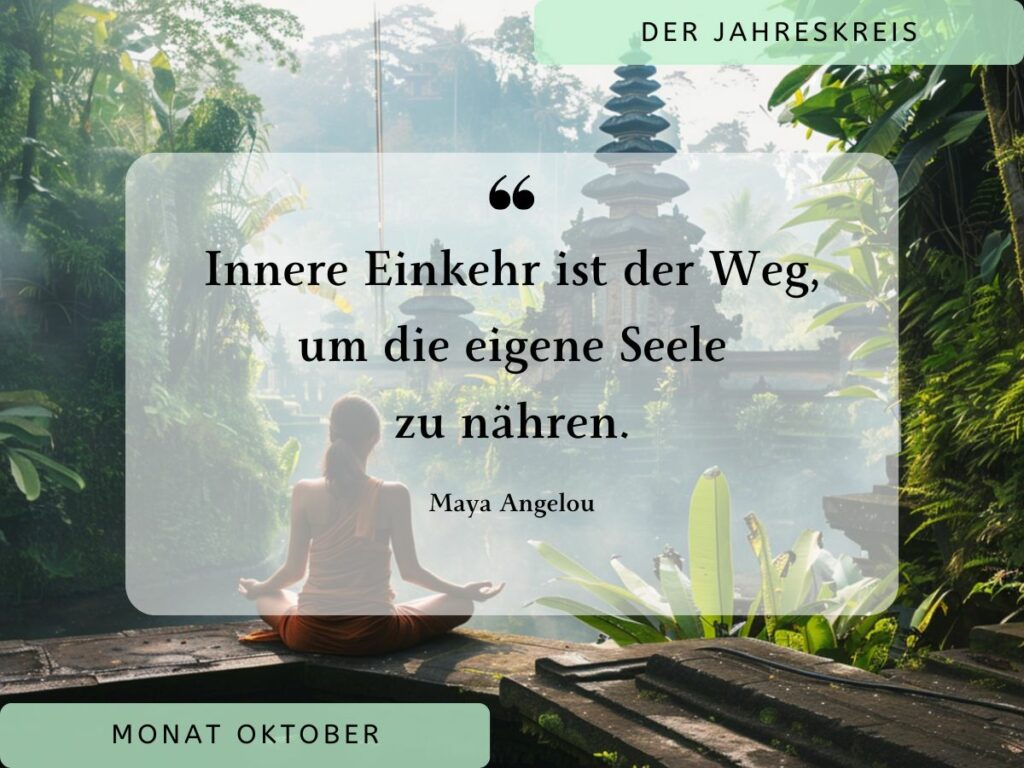 Das Bild zeigt eine Frau im Lotussitz in Meditationshaltung von hinten. Sie sitzt in der Natur mit Blick auf einen thailändischen Tempel.