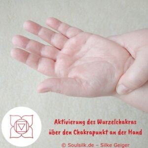 Das Foto zeigt den Chakrapunkt an der Speiche des Handgelenks zur Aktivierung des Wurzelchakras.